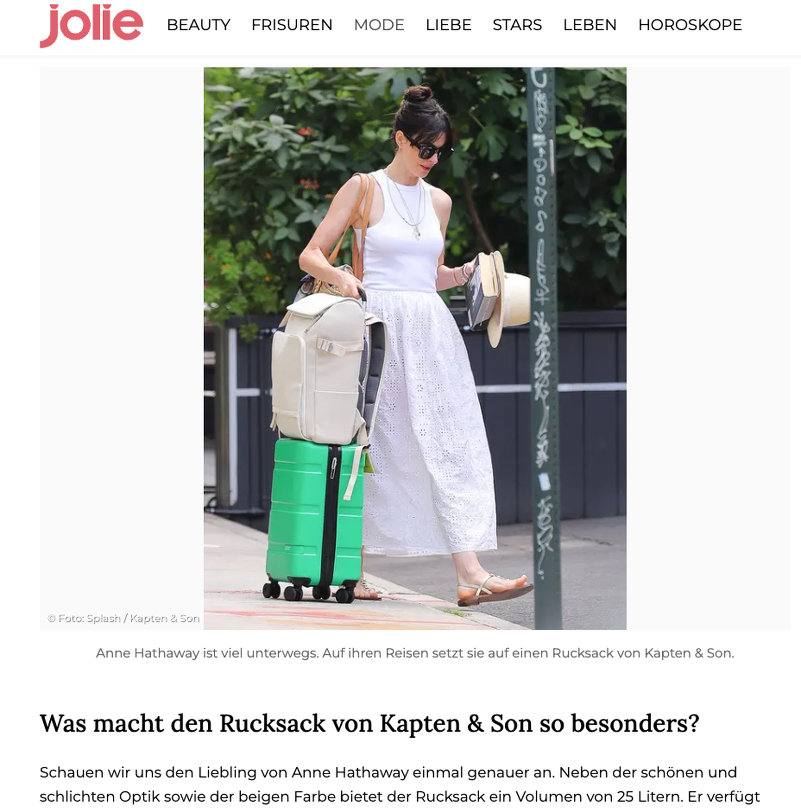 Anne Hathaway mit einem beigen Kapten & Son Rucksack unterwegs, gezeigt in einem Artikel auf Jolie.de