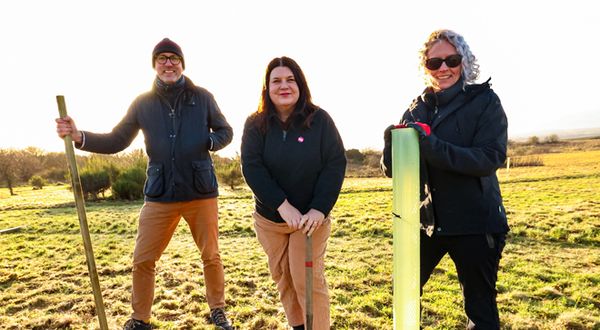  Glasgow School Children Dig Deep to Plant 850 Trees for 850 Years 