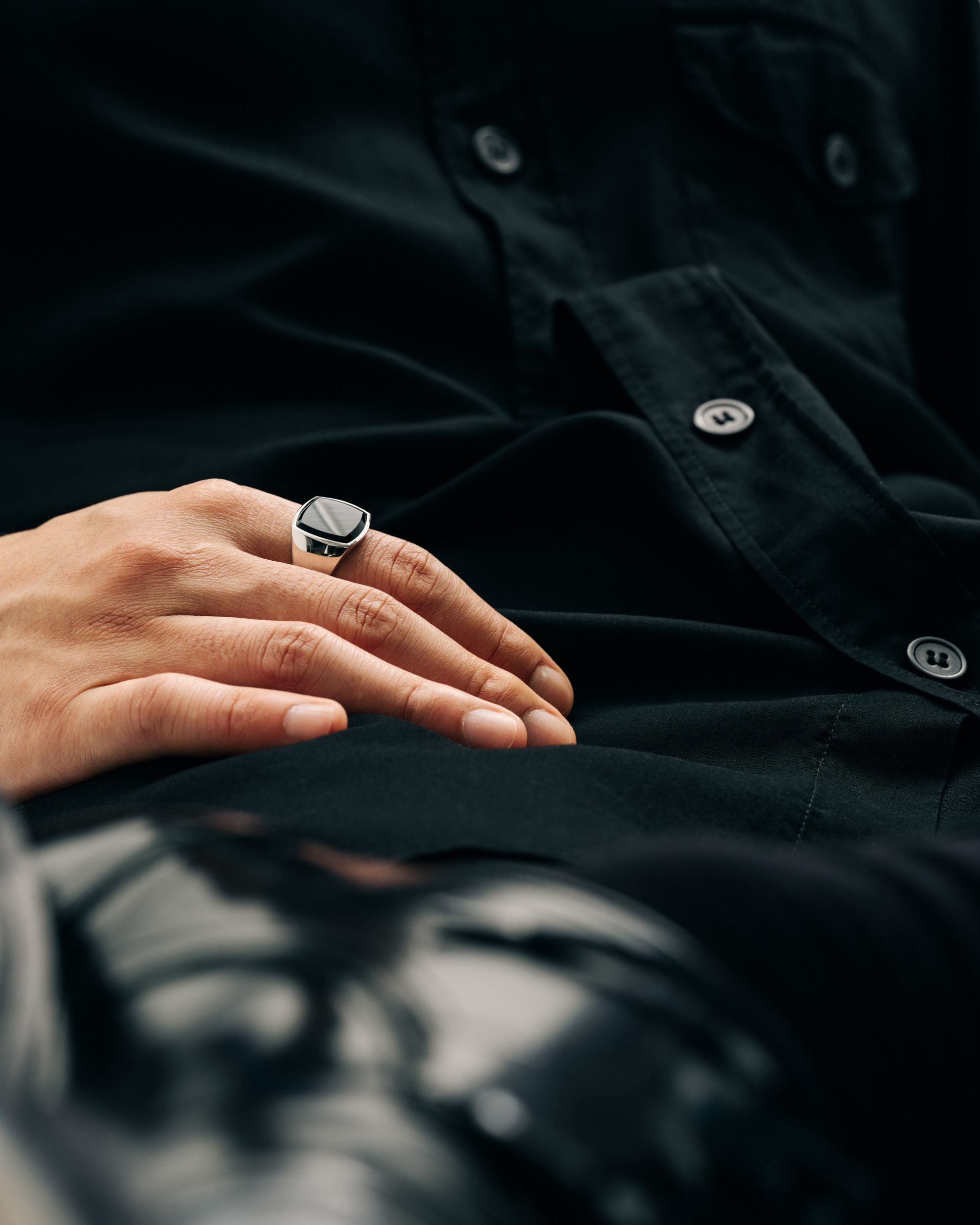Minimal lines, strong presence. The signet ring, reimagined with precision and contemporary edge.