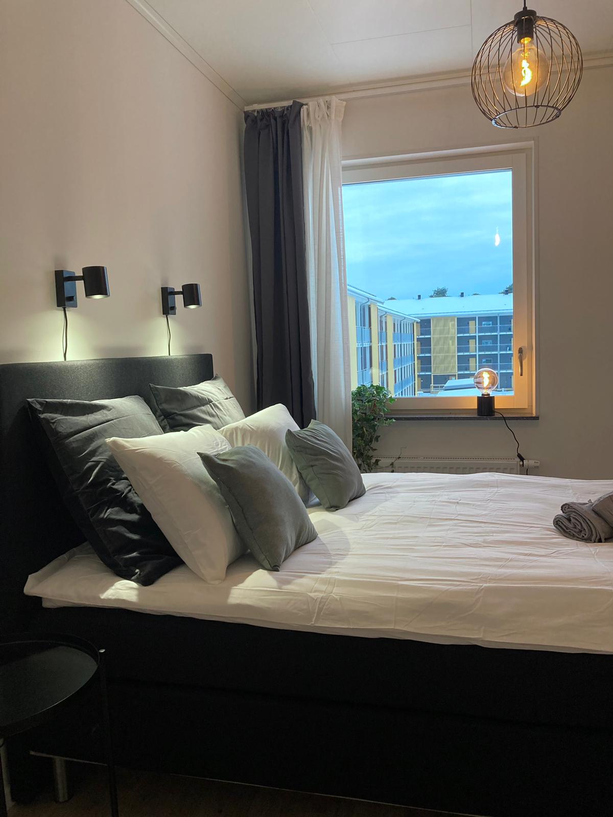 Bedroom with window at Knärotsvägen