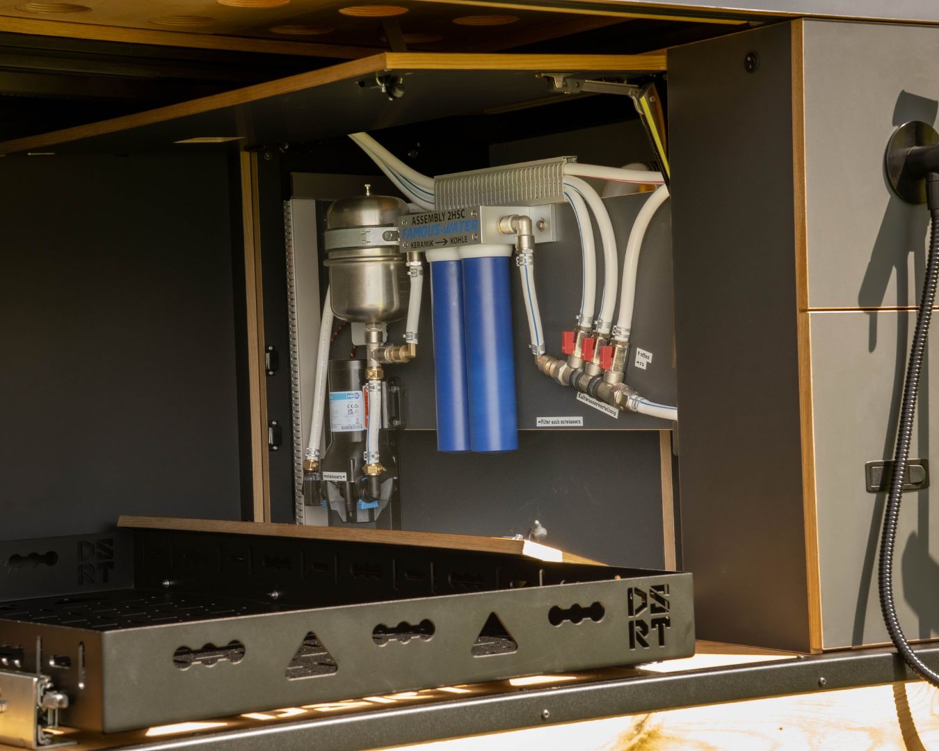 Wasser & Sanitär mit Kohlefilterung von Famous Water