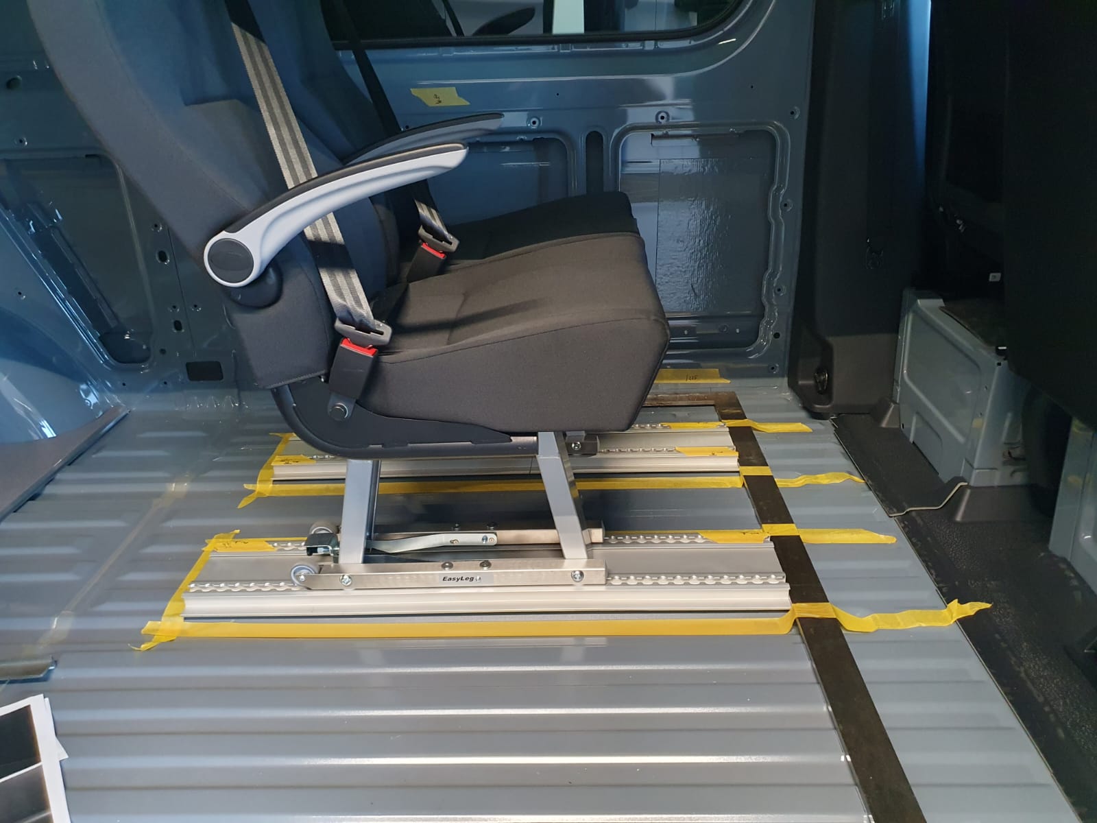 Einbau von Doppelsitzbank