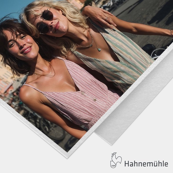 Fotoabzug auf Hahnemühle-Fineart-Papier mit Freundinnen-Selfie in sommerlicher Szene