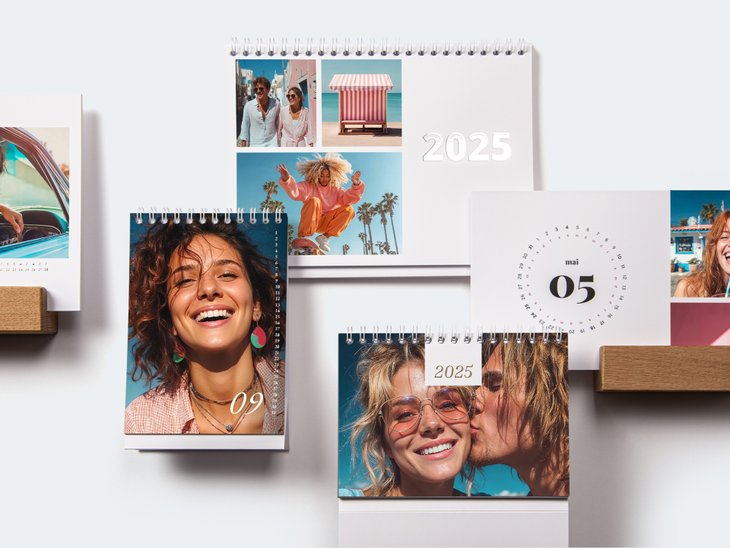 Fünf Tischkalender mit verschiedenen Designs, Layouts, Spiral- oder Holzblock-Aufsteller zeigen Familien- und Landschaftsfotos