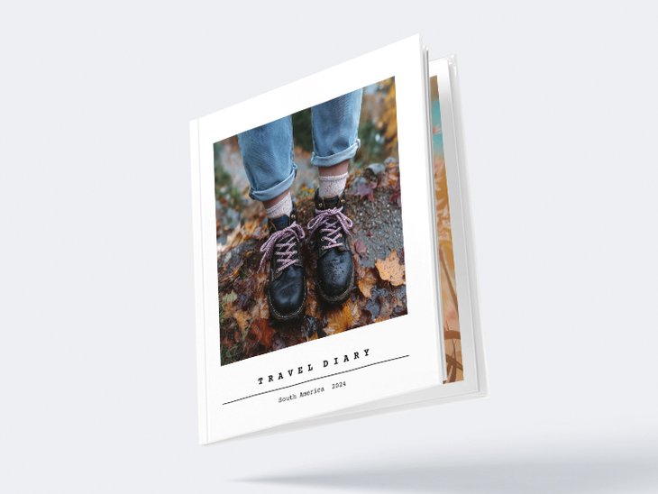 Quadratisches Reise-Fotobuch 'Travel Diary South America 2024' mit vielen Seiten und einem Coverfoto von Wanderschuhen auf Herbstlaub