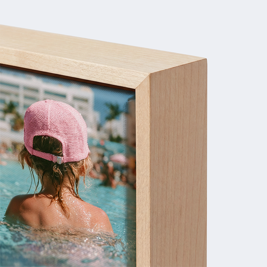 Gerahmter Fotodruck mit Holzrahmen in Natur-Optik – Detailansicht