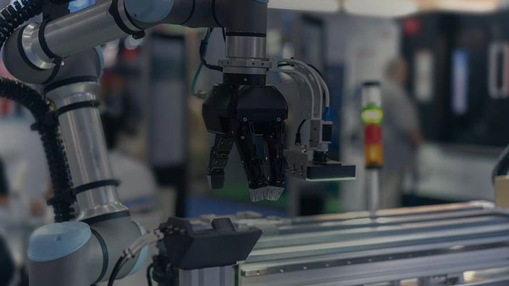 Custos e benefícios da implantação de um braço robótico industrial