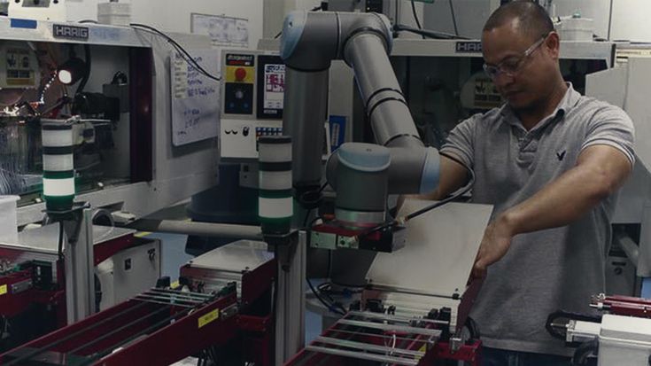 Cobots: os novos assistentes na fabricação de dispositivos médicos