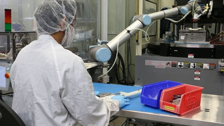 Robot para máquinas de inyección de plástico | UR
