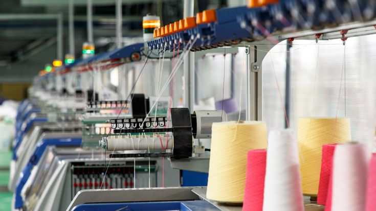 Industria textil: características y el uso de cobots en las aplicaciones