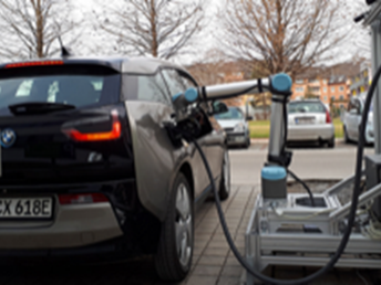 AUTO ELETTRICHE, CI PENSA IL COBOT ALLE BATTERIE