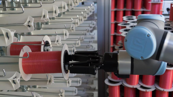 Roboter unterstützen Textilproduktion | Universal Robots