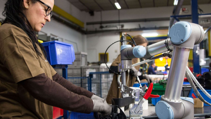 So geht Teamarbeit mit Cobots | Universal Robots