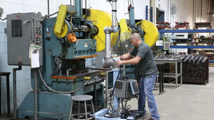Scopri in cosa consiste l'automazione robotica industriale