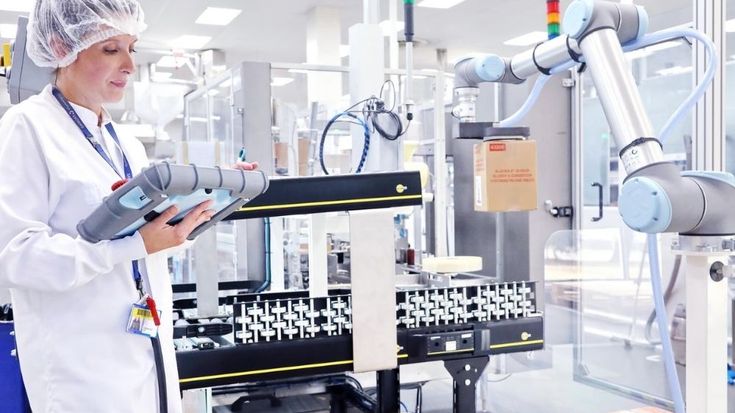 Automatizzare lo stoccaggio e la distribuzione dei farmaci con i cobot