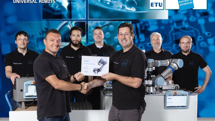 Geschäftsführer Jürgen Bläsi freut sich, dass die Partnerschaft mit Universal Robots nun offiziell besiegelt ist