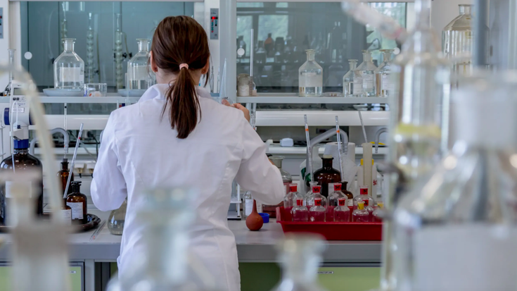 Robôs colaborativos na automação de laboratórios