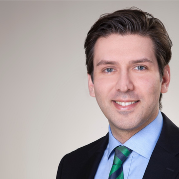 In seinem Vortrag stellt Ibrahim Can das Inkubatorprinzip der Schunk Group vor.