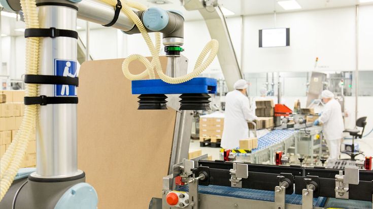 RNB Cosmeticos導入了6台UR科技的UR10機械手臂,負責執行產線末端的堆棧作業。協作型機器人可實現安全的人機協作,讓員工擺脫不舒適、內容重複且不符合人體工學的作業(例如搬運重達7公斤重的包裹),不再需要冒著受傷與疲勞的風險。