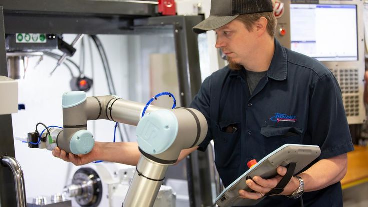 Scopriamo le differenze fra i 4 cobot UR e le loro applicazioni
