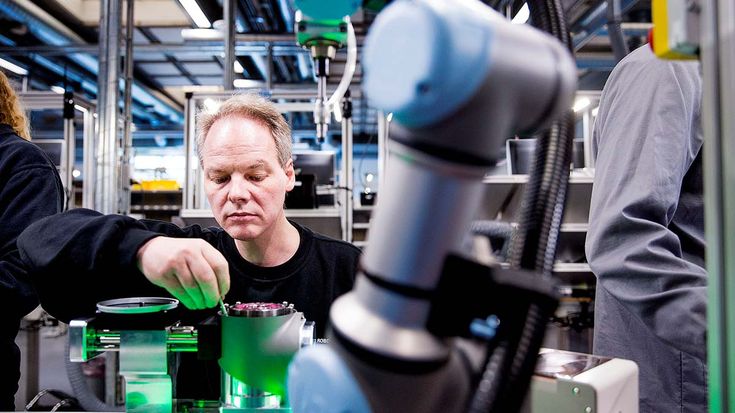 Scopri l'impatto della robotica sulla produttività e l'occupazione