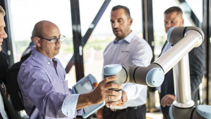 Gemeinsam mit den UR-Profis eigene Robotik-Lösungen entwickeln