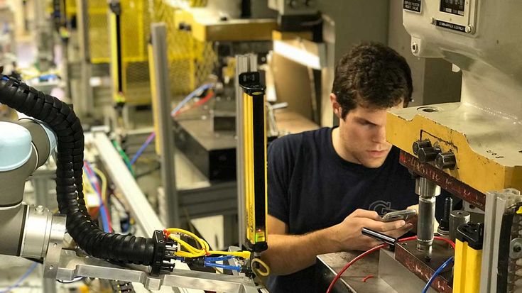 원격 제어를 가능하게 하는 IIOT 기술로 UR 로봇의 협업 능력을 향상 시키다