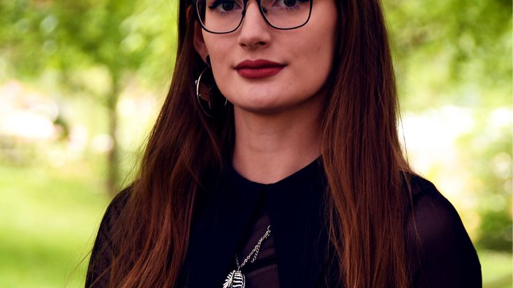 Julia Vögele, 25, ist seit drei Monaten mit ihrer Ausbildung als Automatisierungsexpertin bei KNOLL fertig. 