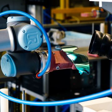 LEM Optical to firma w Galliate Lombardo we Włoszech produkująca wysokowydajne okulary i gogle narciarskie dla wiodących marek okularów. Wykorzystują UR3e w znakowaniu laserowym, dozowaniu i pielęgnacji wtryskarek.