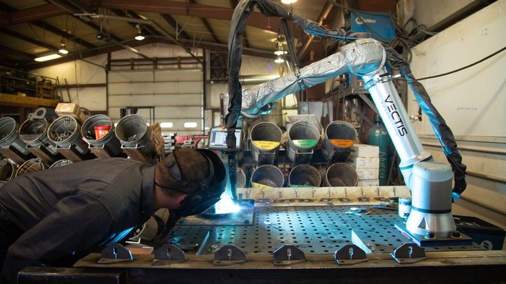 MT Solar所採用的DIY Vectis Cobot Welding Tool搭配 UR10e協作型機器人，最終成功克服缺工問題，即使訂單激增300%，仍可從單調重複的焊接作業中釋放既有人力。