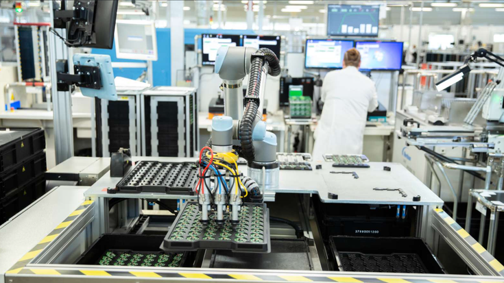 Veja como a Melecs EWS viu aumento na capacidade de empacotamento em 25% ao utilizar um robô colaborativo UR5.