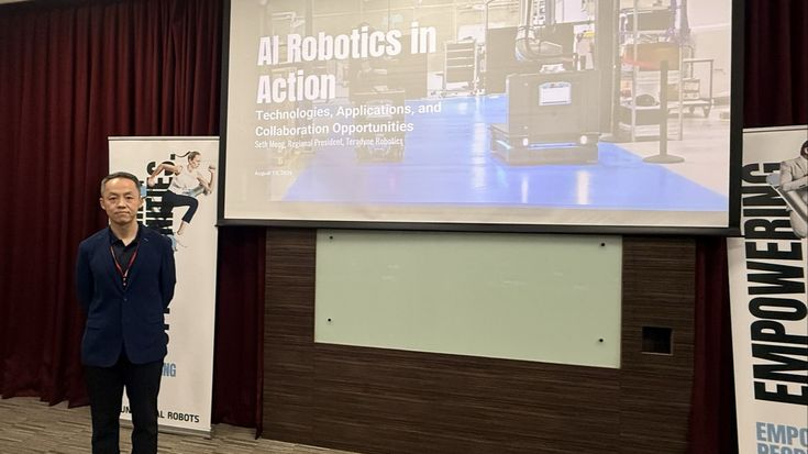 Teradyne Robotics 大中華與南韓區總裁 Seth Meng 於展會現場分享 Physical AI 對台灣製造業的策略意義。