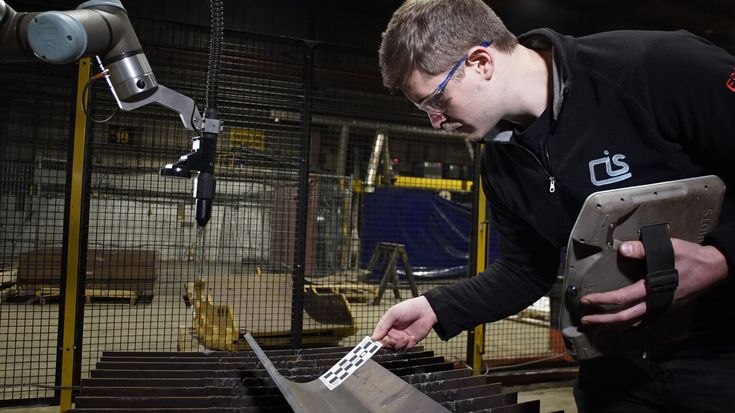 加拿大薩德伯里的Carriere Industrial Supply（CIS）在電漿切割和MIG銲接應用所使用的UR10e協作型機器人