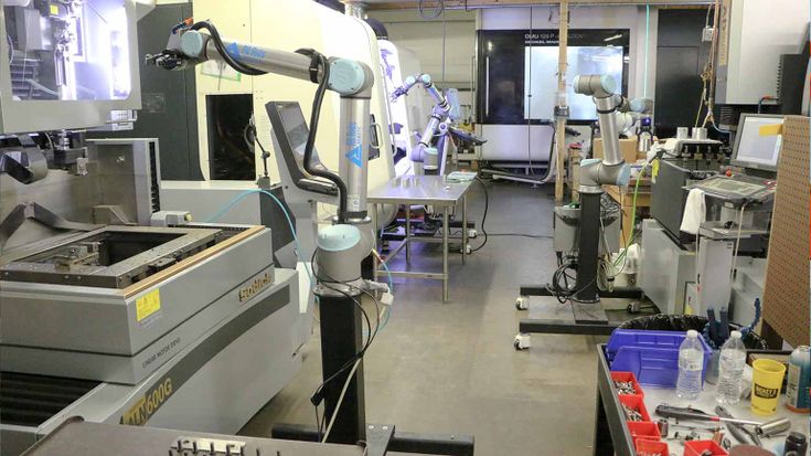 사회적 거리두기 규정으로 인해 All Axis Machining의 생산 능력이 감소되었을 때 이 기업은 코봇을 활용해 생산의 연속성을 보장할 수 있었습니다.