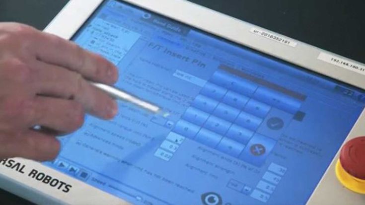 The programming interface of OptoForce’s force/torque sensor has been integrated directly onto the UR robots’ teach pendant through the UR+ platform.