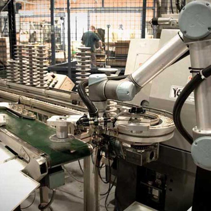 체코의&nbsp;멀티-윙&nbsp;CZ(Multi-Wing CZ)는&nbsp;환기&nbsp;애플리케이션을&nbsp;위한&nbsp;축방향&nbsp;팬&nbsp;솔루션을 제조하는&nbsp;소규모&nbsp;업체입니다.&nbsp;이들은&nbsp;UR&nbsp;협동로봇을&nbsp;추가하여&nbsp;각&nbsp;공정의 생산&nbsp;비용을&nbsp;10-20%&nbsp;절감하고&nbsp;연간&nbsp;약&nbsp;7,000유로를&nbsp;절약했습니다.