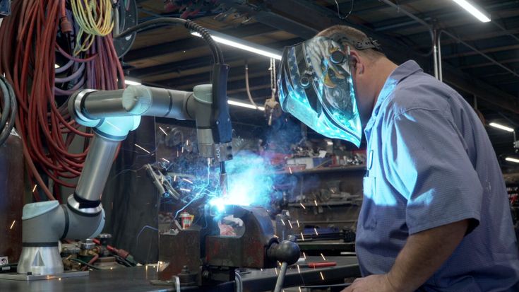 Flywheel automatiserade TIG-svetsningen med en UR-cobot. Det ökade produktiviteten med 4-5 gånger jämfört med manuell svetsning, och produktionstiden minskade från en minut till ungefär 14 sekunder.&nbsp;