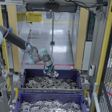 UR5e utilizado en aplicaciones de manipulación de materiales