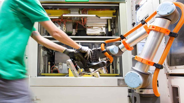 Scopri le migliori soluzioni UR per l'asservimento macchine