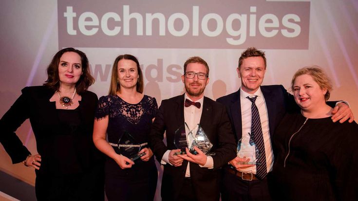 Mikkel Vahl(右二)帶領學院團隊屢獲殊榮。