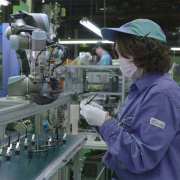일본의 Alpha Corporation는 UR 코봇을 설치하면서 생산성이 크게 향상되어 자동차 키의 성형 공정에서 생산량이 20% 증가했습니다.