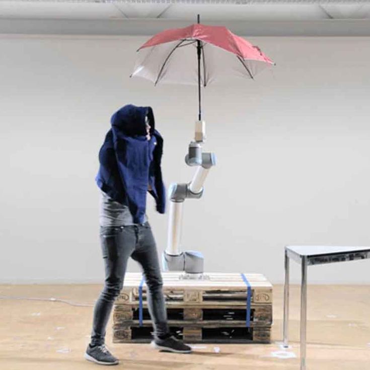 우산을 들어줄 협동로봇 친구가 필요하지는 않으신가요? 2018년 마르세유 예술 학교에서 AATB가 진행한 로봇공학 워크숍