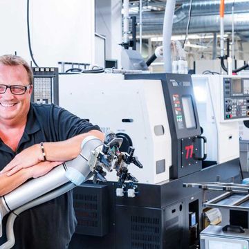 42 UR cobots at Trelleborg Sealing Solutions increased efficiency and competiveness resulting in the company hiring 50 new employees.