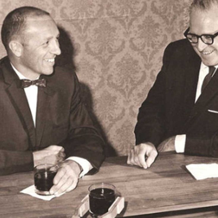 왼쪽의 조셉 엥겔 베르거, 오른쪽의 조지 데볼, 1960 년경.