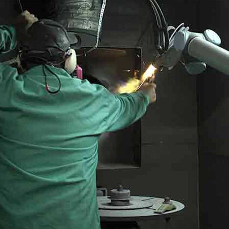 UR10은 텍사스의 항공 산업 수리 센터인 Aircraft Tooling에서 금속 분말 및 플라즈마 분무 공정을 인수했습니다. 이 회사는 유니버설 로봇이 사람에게 더럽고 잠재적으로 위험한 작업, 고온과 열악한 환경에서도 견딜 수 있다는 사실에 놀랐습니다.
