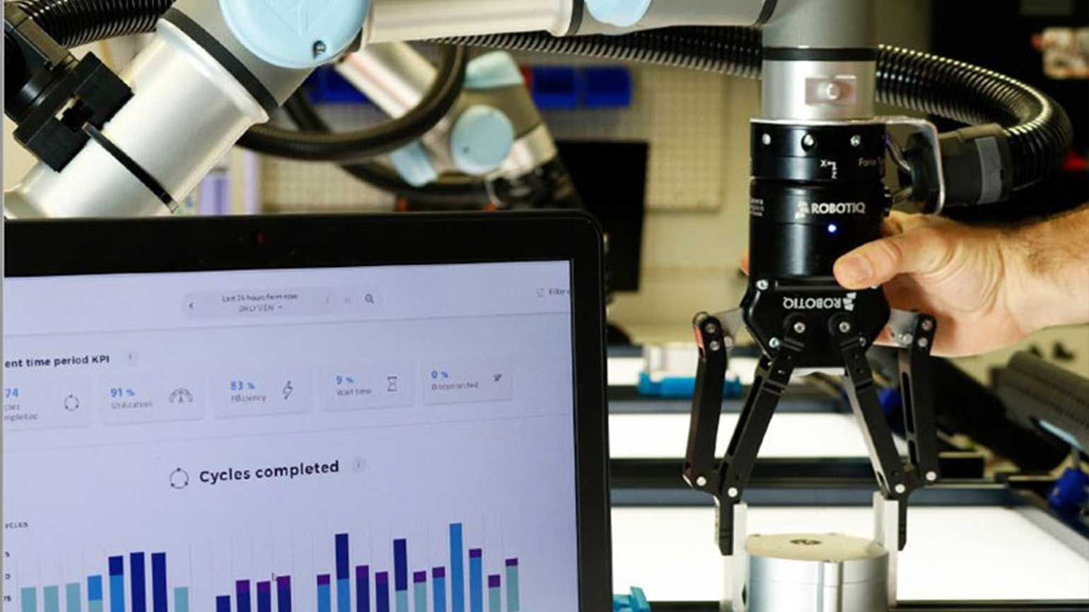 핵심 성과 지표 (KPI)는 로봇 모니터링과 결정을 내리는 데 필수적입니다. 결정을 내리면 해마다 코봇 벅감을 극대화하는 데 도움이됩니다.&nbsp;Robotiq Insights는 실시간 데이터를 제공하여 생산을 모니터링, 문제 해결 및 개선하는 소프트웨어의 한 예입니다.