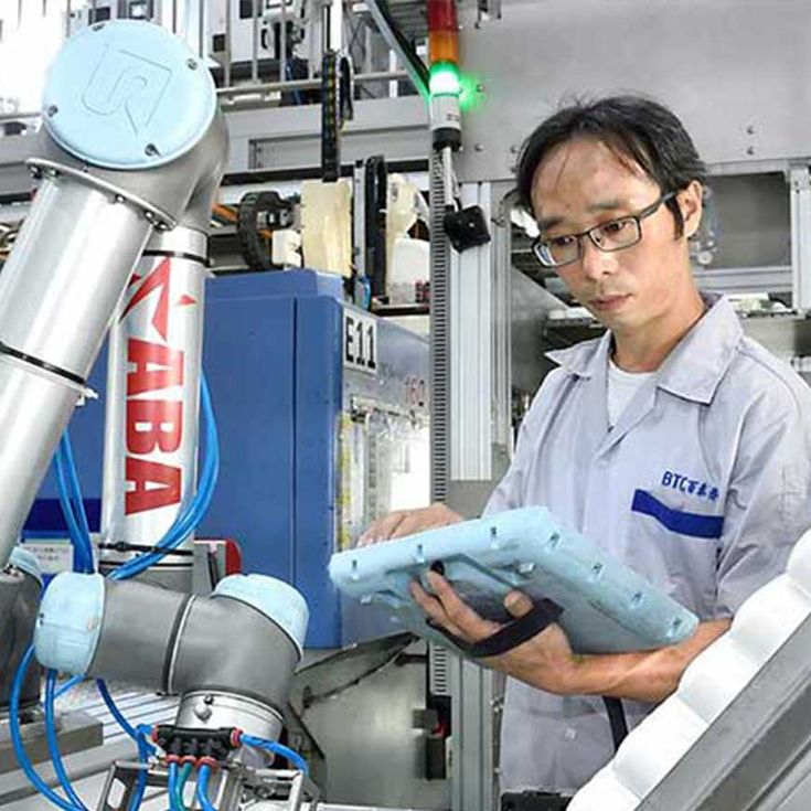 대만의 사출 금형 제조업체 BTC 몰드(BTC Mold)는 플라스틱 사출 금형 생산 라인에 4대의&nbsp;UR5 협동로봇을 도입하여 심각한 인력난을 해결하는 한편, 인건비를 35% 이상 절감하였습니다.