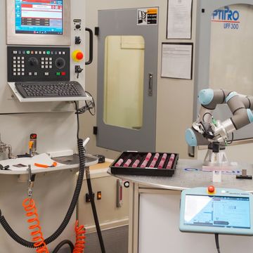 New Scale Robotics 'Q-Span Workstation Kit zasilany przez UR3e w OptiPro Systems.