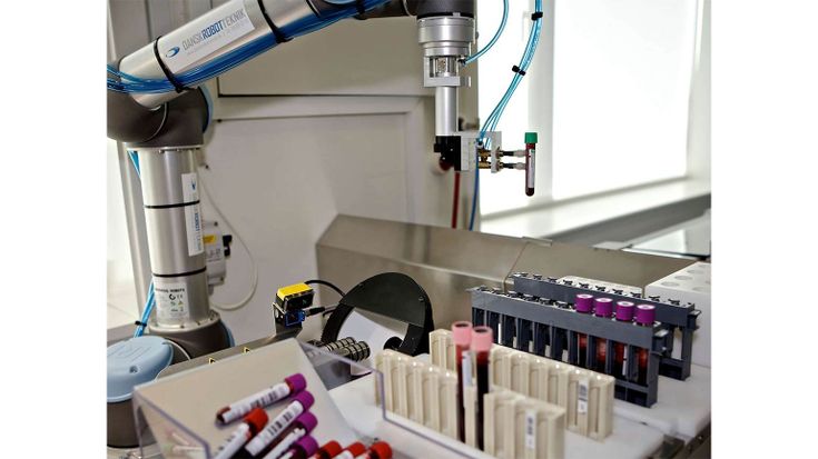 코펜하겐 대학 병원은 UR5 코봇을 사용하여 혈액 검사 절차를 최적화했습니다.