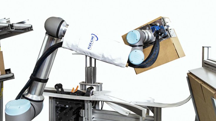 展示搭配UR5e的Flex-Line Automation開盒機。有了這款名為box EZ的開盒機，即使是枯燥如折紙箱的產線末端任務，都能有效獲得自動化。